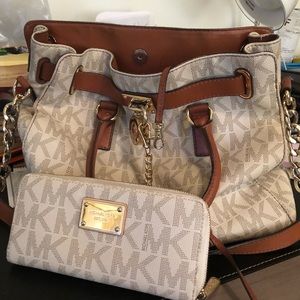 Micheal Kors purse and wallet